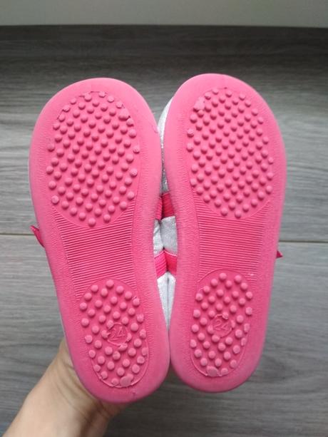 Mäkkučké papuče, 24