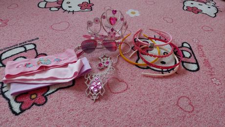 Čelenky,okuliare a bižutéria, 