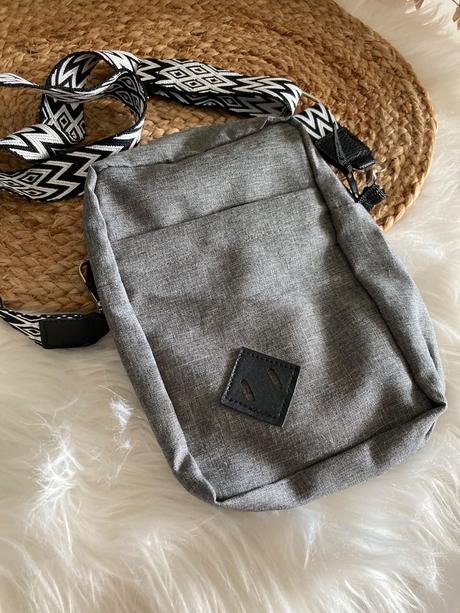 Sivá crossbody taška,