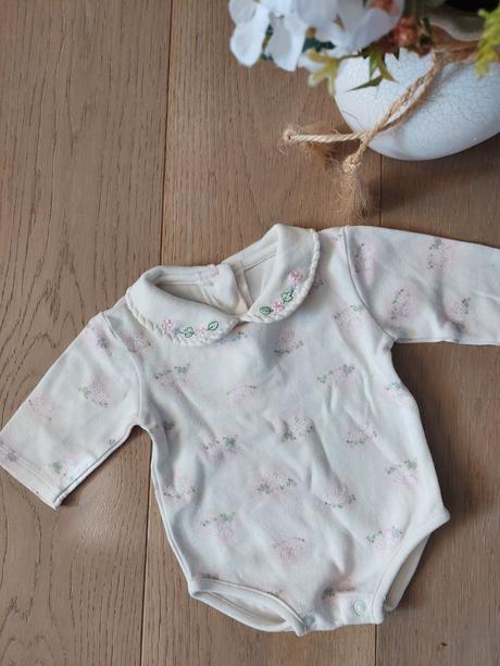 Vyšívané body- super stav, 62