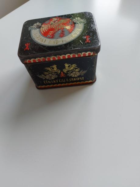 Plechovka od čierneho caju, 