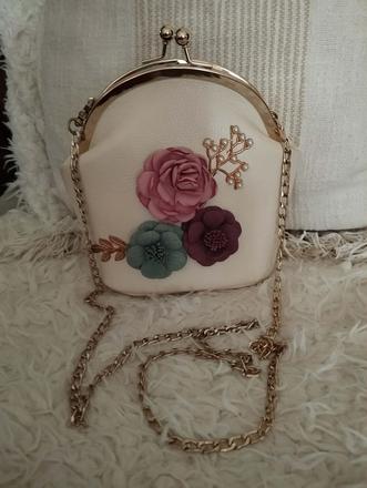 Elegantná kvetinová kabelka,