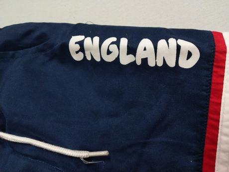 Plavkové šortky, 104