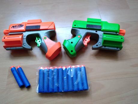 Nerf pištole a náboje,
