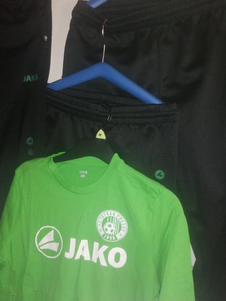 2 teplaky  tricko kratasy, 158