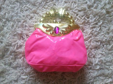 Kabelka s doplnkami,