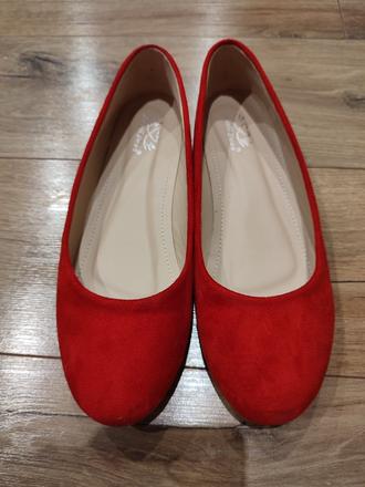 Červené balerinky, 38