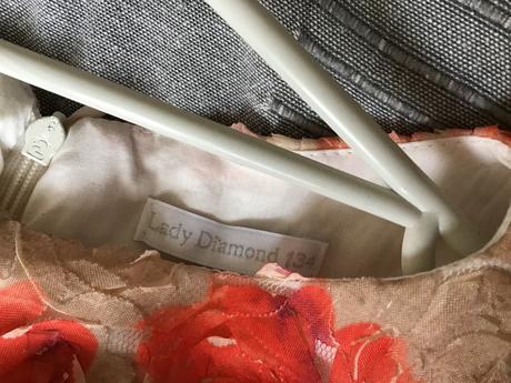 Čipkované tylové šaty, 134