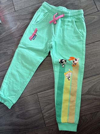 Paradne teplaky, 104