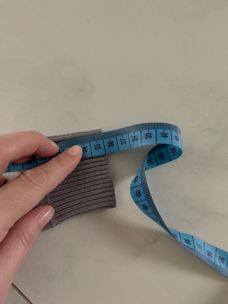 Ružovo-sivý svetrík, 110