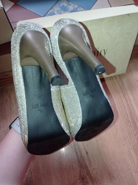 Topánky na opätku strieborno-zlata farba, 40