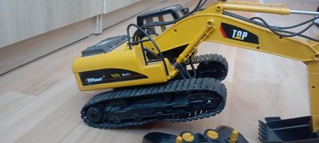 Pásový bager na ovladanie, 