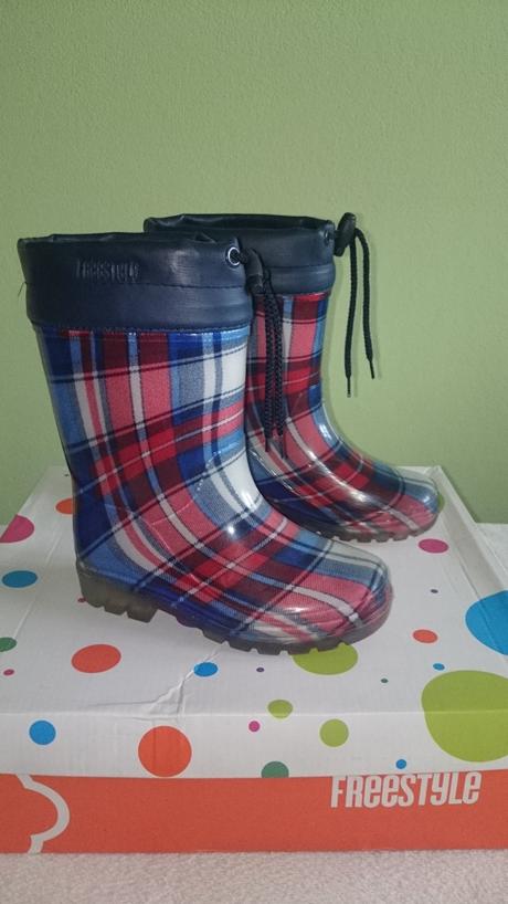 Veľmi málo nosené gumáky, vo výbornom stave, 27