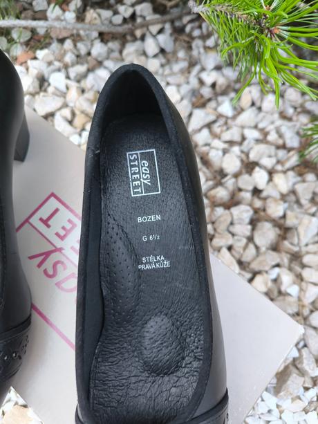 Dámske topánky číslo 6,5, 40