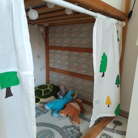 Ikea kura posteľ + závesy, možnosť s matracom, šírka (cm): 100,dĺžka (cm): 210