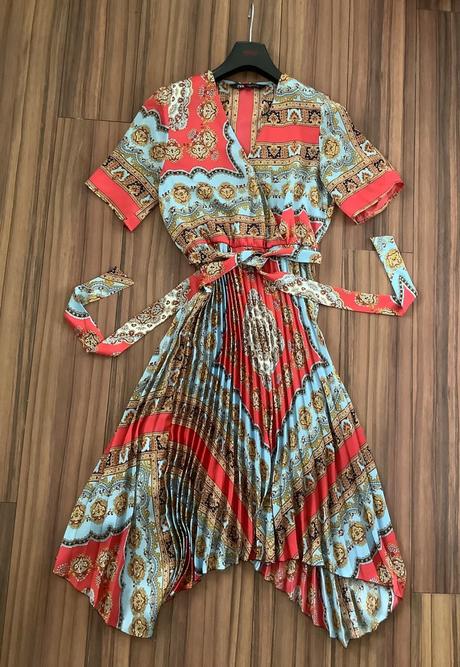 Krásne elegantne saty zara, m