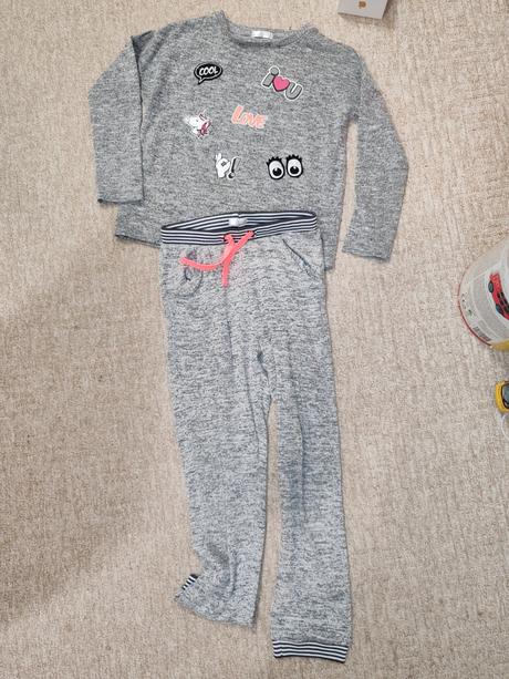 Dievčenská teplakova suprava, 122