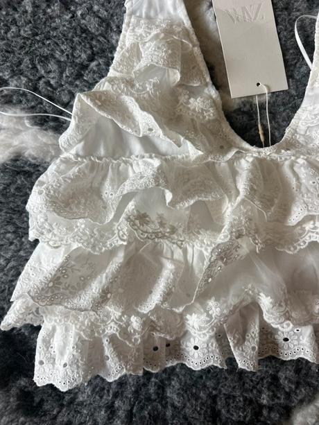 Biely volánový  crop top viazanie okolo krku zara, zara,m