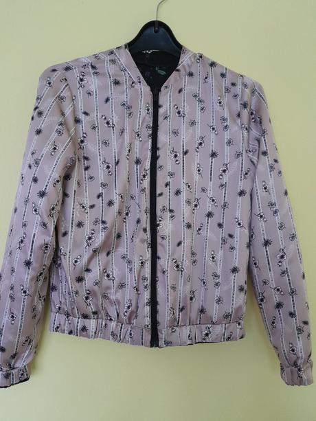 2 strany jednej bundy, s