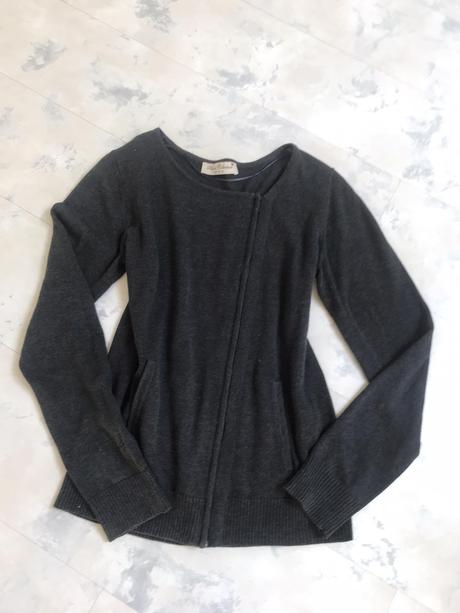 Svetrík s asymetrickým zipsom, l