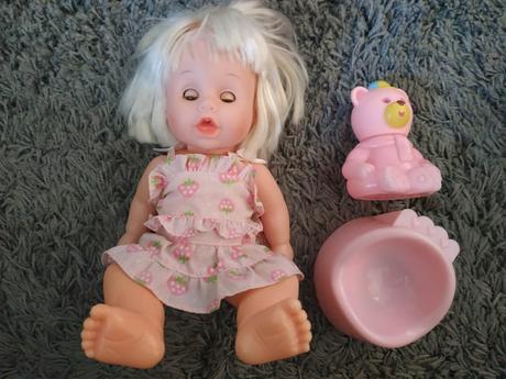 Peknučká bábika so šatôčkami a príslušenstvom, 