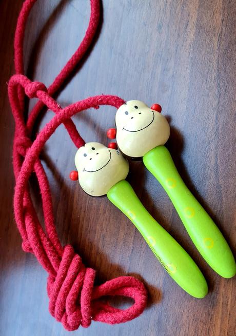 Drevene svihadlo opicky,