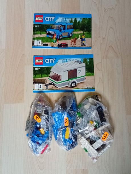 Lego 60117 dodávka a karavan,
