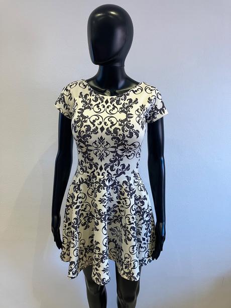 Dámske elegantné šaty vzorované (m), m