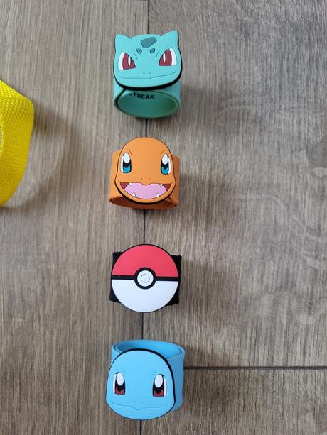 Pokemon pikachu ruksak a naramky potrebne vyprat,