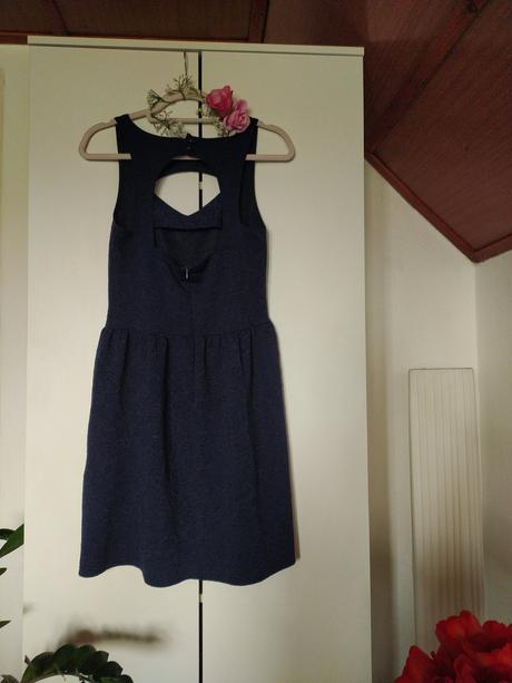 Tmavomodré šaty, amisu,m