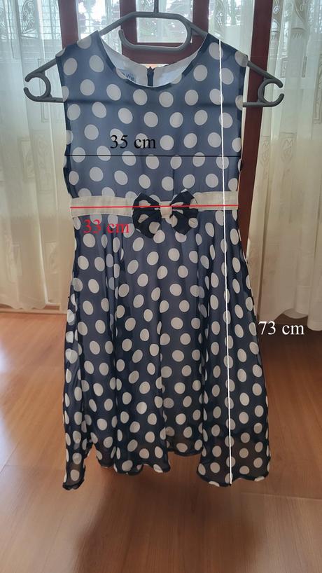 Spoločenské šaty so slameným klobúkom, 134