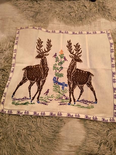 Vyšívané retro prestieranie/ nastenka,