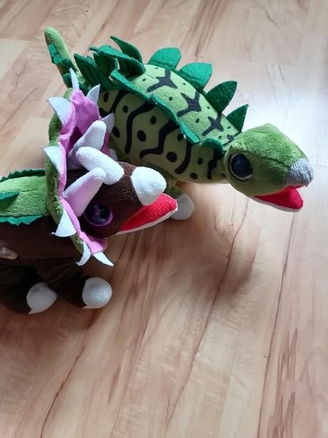 Dinosaury s lesklými očami,