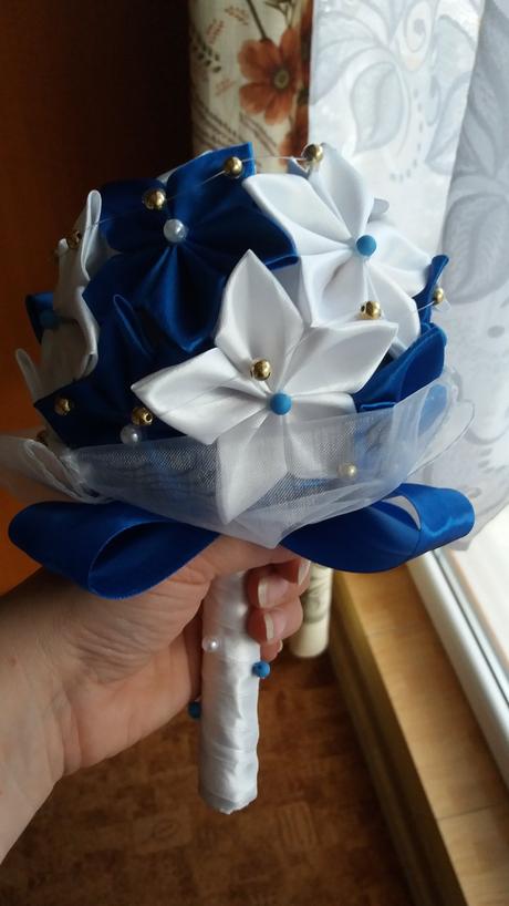 Kytica zo saténových stúh, 