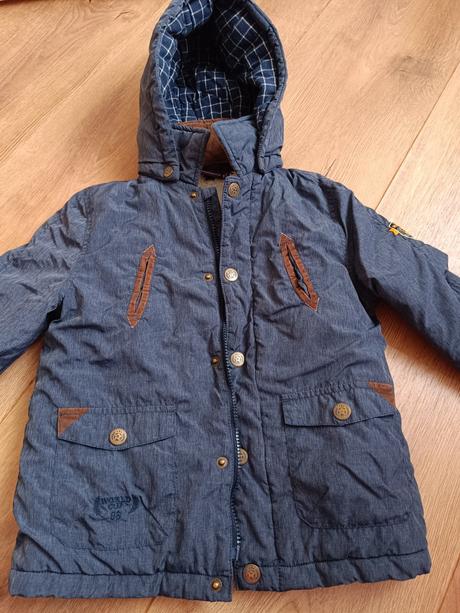 Tmavomodra vetrovka 116, 116