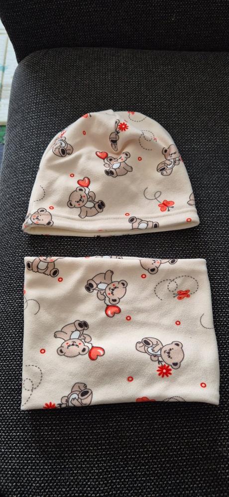 Čiapka a nakrčník, 68