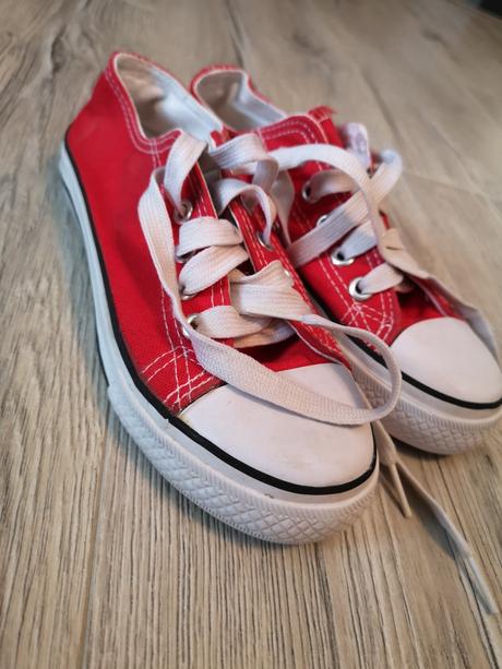 Platené tenisky, 32