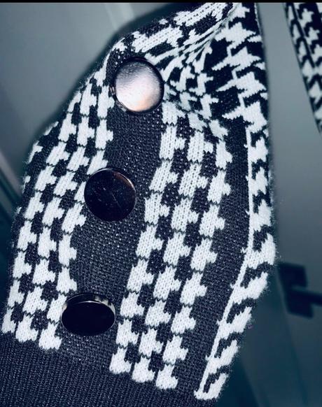 Pulover so vzorom kohutej stopy, s