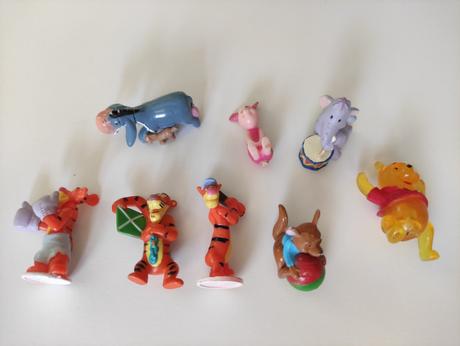 Kinder postavicky macko puf,