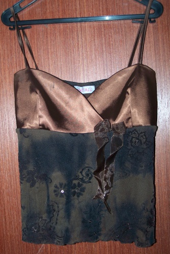 Tmavo hnedé trojdielne spoločenské šaty, l