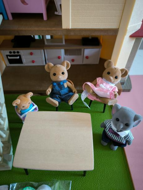Sylvanian family domček s príslušenstvom,
