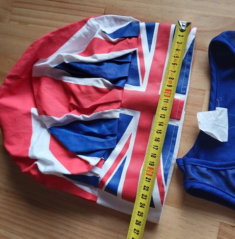 Karnevalové šaty s čiapkou na 7-8 rokov, 