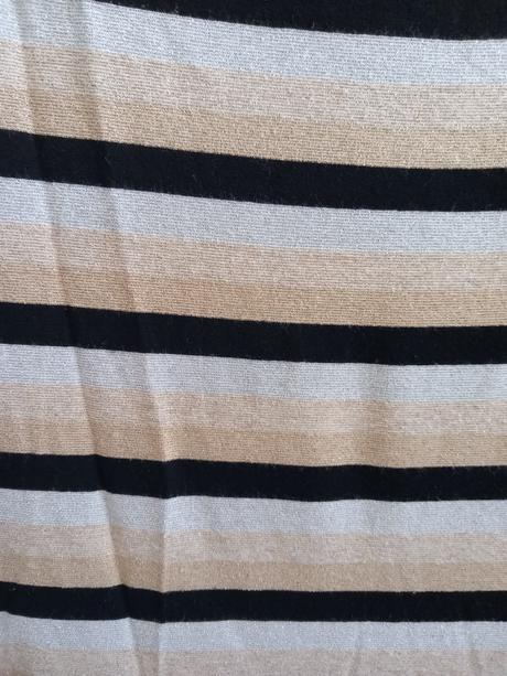 Šaty so zlatou niťou, m