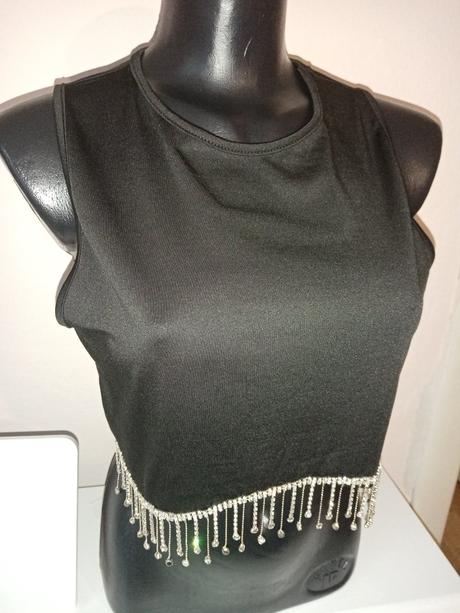 Tielko so strasovou aplikáciou, l