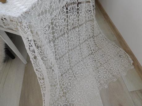 Stolík príručný drevený,, 