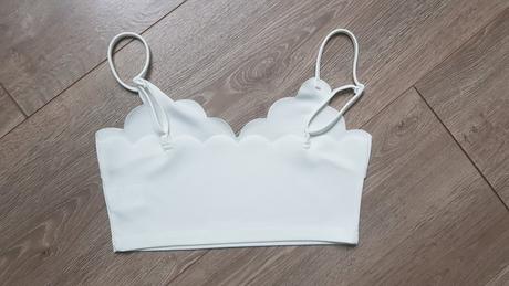 Krátky biely top, 37