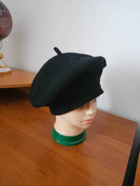 Vlnená bareta, sanrio,52