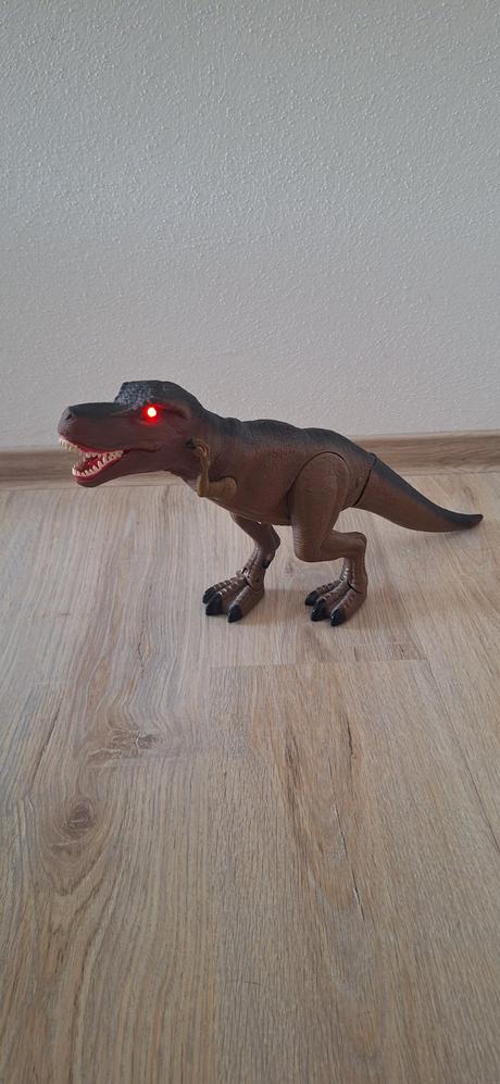 Dinosaurus pohyb a zvuk,