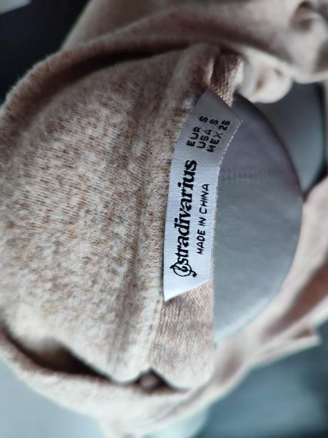 Vesta alebo upletove šaty stradivarius, stradivarius,s