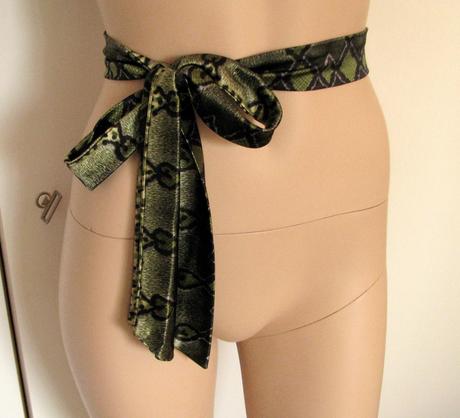 Zelené retro šaty s hadím vzorom, m